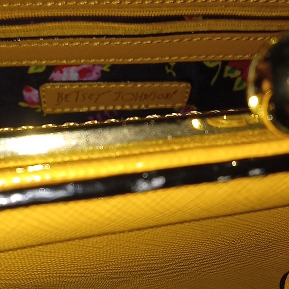 Betsey Johnson Framed Kiss Lock Satchel NWOTS - Picture 6 of 9